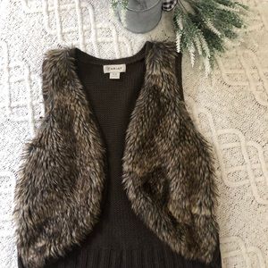 Medium ariat fur vest.